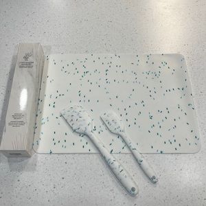 Chic & Tonic 3 piece silicone baking set NIB